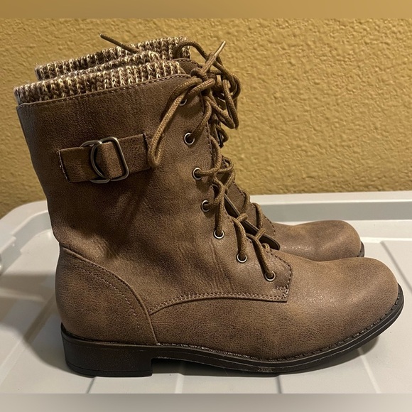 Shoedazzle Brown Kirsten Combat Bootie Size 7 Winter Fall Cozy Girl - Picture 3 of 13